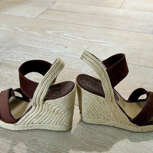 NINE WEST Brown elasticized banded 5 inch heel Wedge Sandal Size 8M - Picture 3 of 4